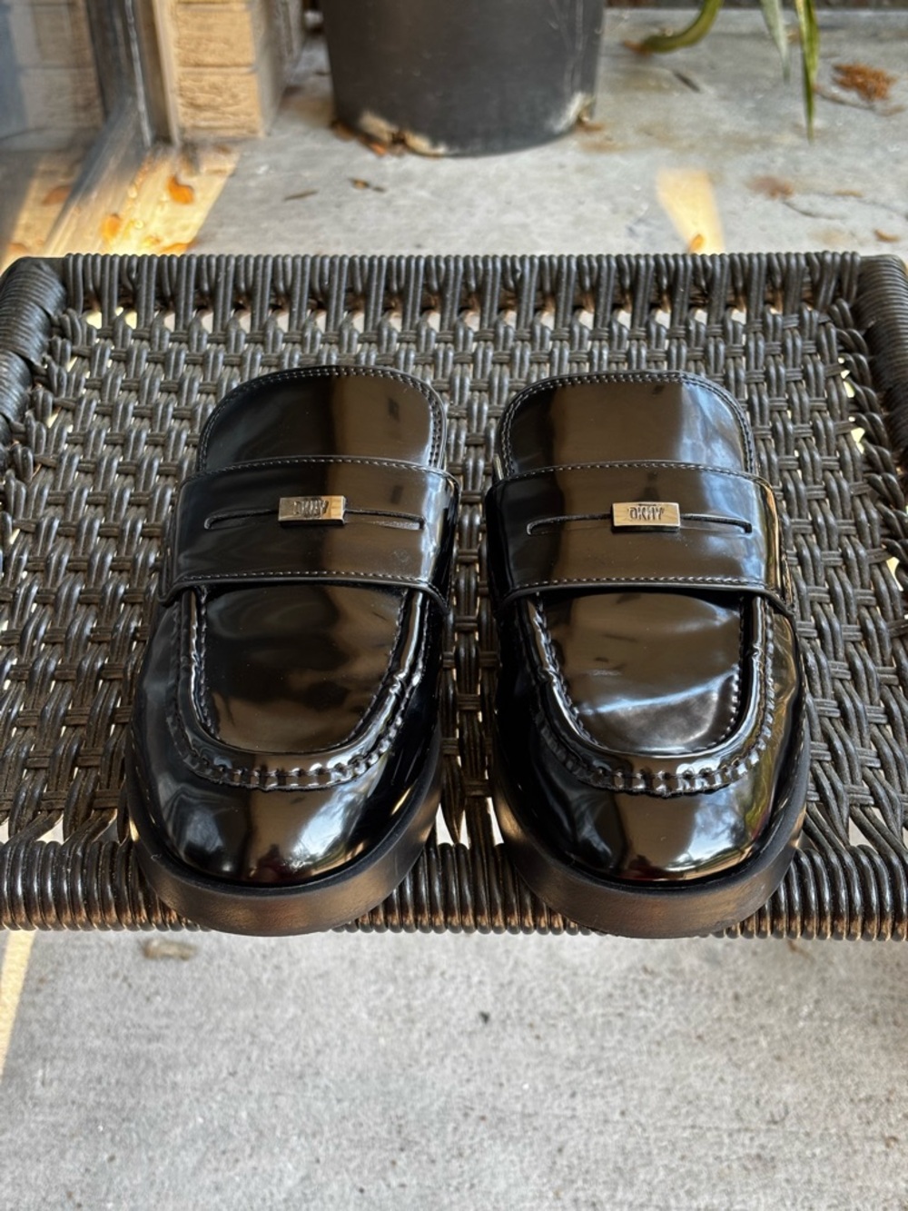 DKNY Black Patent Penny Loafer Mule Platform Slides Dark Academia Size8M Women’s - Picture 5 of 16